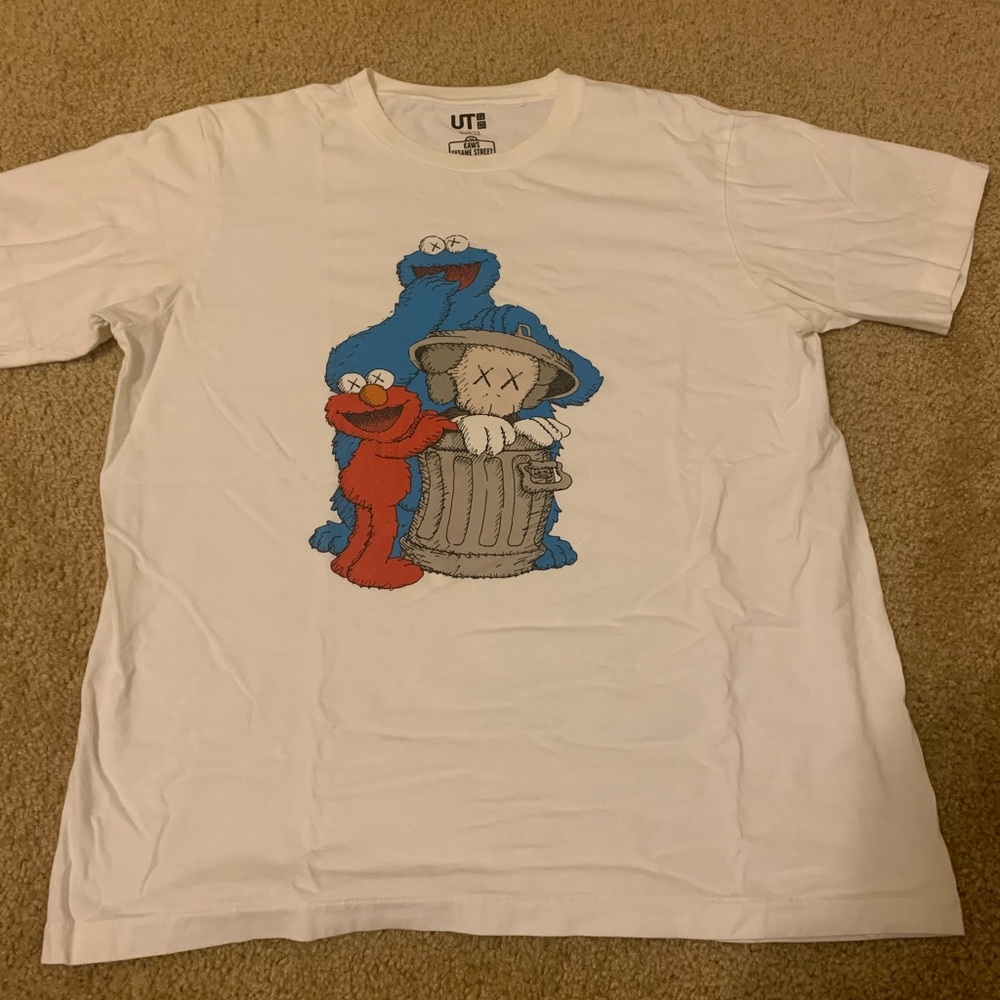 Uniqlo x Kaws x Sesame Street Tee shirt
